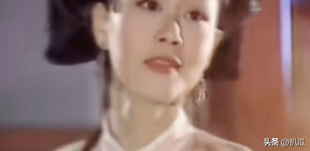 被丈夫出轨8次	，被闺蜜无情背叛，43岁抑郁后在家中烧炭自尽