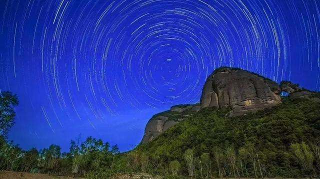 照金第二届观星露营开启招募，抓住暑假的尾巴，解锁微凉夏日