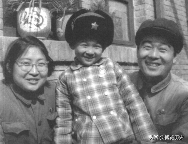 1966年，李讷来北航探望姐姐，李敏单刀直入问：你来找我什么事？