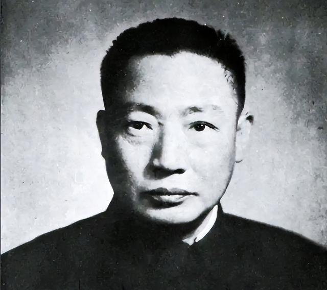 中共特工潜伏敌营15年，官职大到自己都慌，中央领导：大胆往上爬