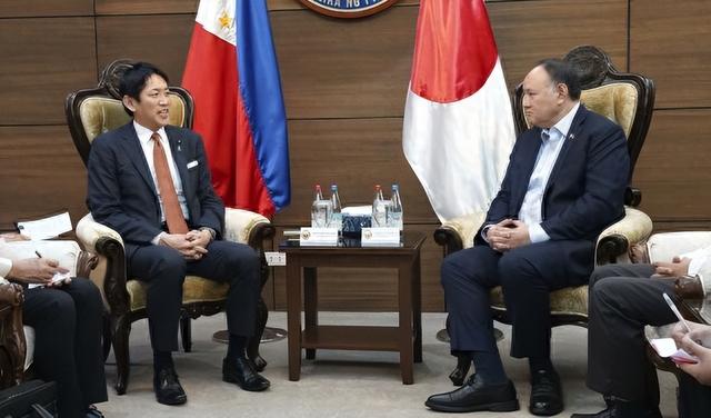 日本反击正式开始，中方12字严正回应，关键时刻	，特朗普却摊牌了