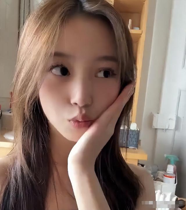 贼心不死！劣迹艺人赵薇走投无路，15岁女儿成她的最后一根稻草
