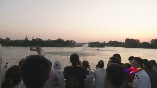 点亮生态科技新城“夜经济” 万福烟火夜市开幕