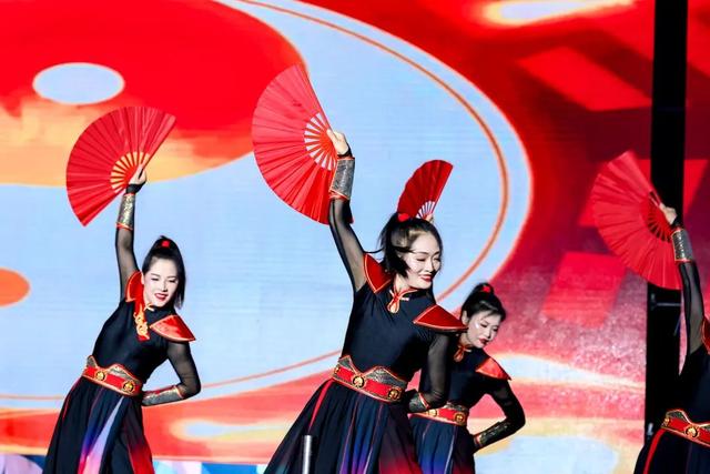 甜蜜“乡”约！竞演＋采摘火爆来袭！我在夹江这里等你