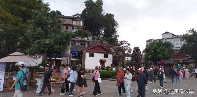 丽江古城大水车及周边景色