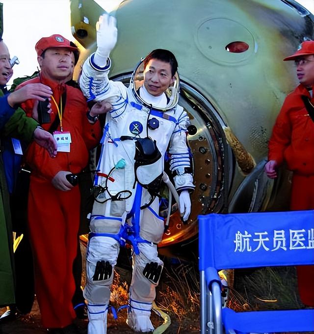 杨利伟夫人温柔美丽，被婆婆一眼看中，为丈夫放弃工作毅然随军！