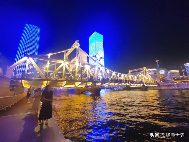 夜幕下的海河