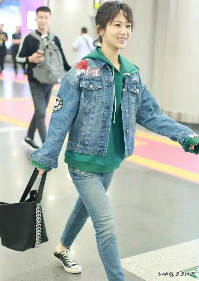 别眨眼！女星穿紧身牛仔裤狂炫身材，细腰翘臀的暴击谁顶得住