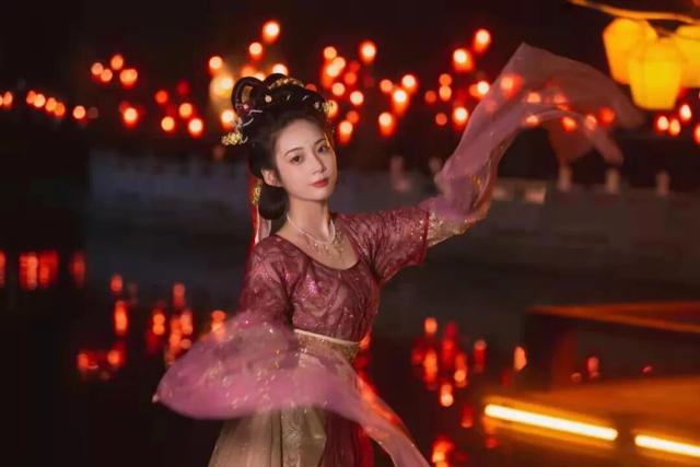 秋意灞陵桥 | 汉服半价游！这份心意等您来签收~