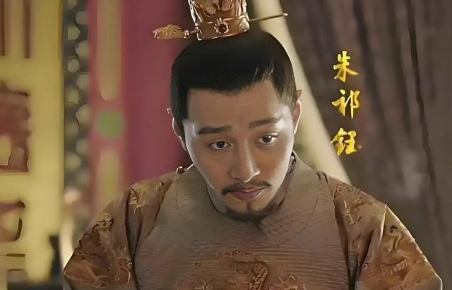 15岁朱见深邀请32岁乳母共浴，发现她屁股上红印，大怒：废除皇后
