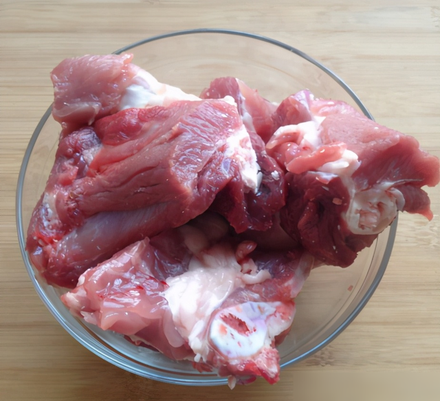 买猪肉，专挑这个部位，钙是排骨的几倍，价格低一半，营养又实惠