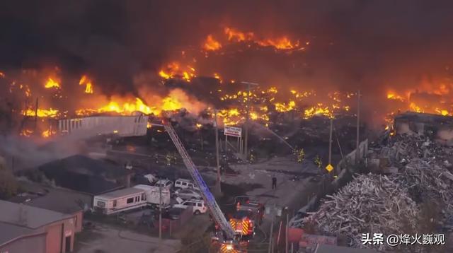 政府关门35天终于酿成大祸？一架波音飞机撞向大楼，现场十分惨烈