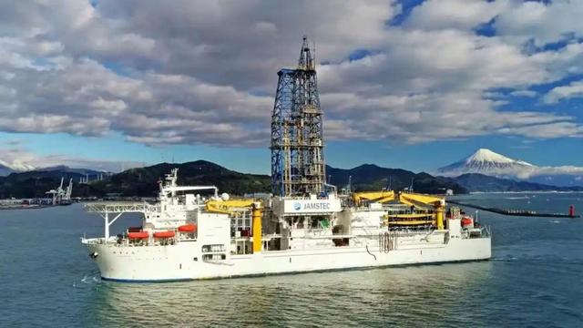 日本发现深海稀土，不会被中国卡脖子？努力15年，现在状况咋样？