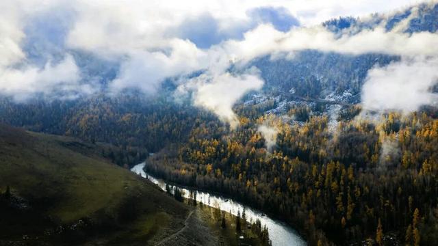 云雾缭绕 喀纳斯驼颈湾