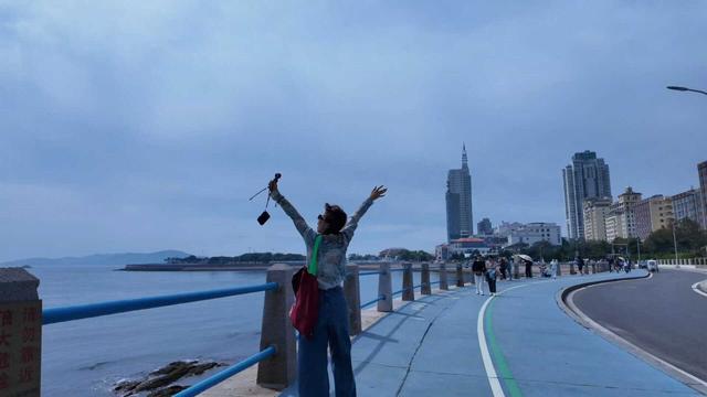 不打卡也能爱上青岛！轮渡追海鸥和早市啃馒头，体验本地人生活