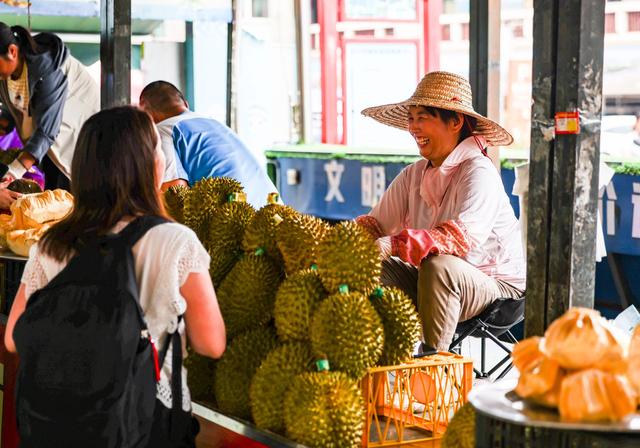 失去中国市场后，大量水果烂在地里卖不出去，才后悔“得罪”中国