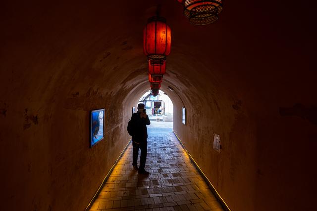 地下四合院，闻声不见人：探访陕州地坑院千年穴居传奇