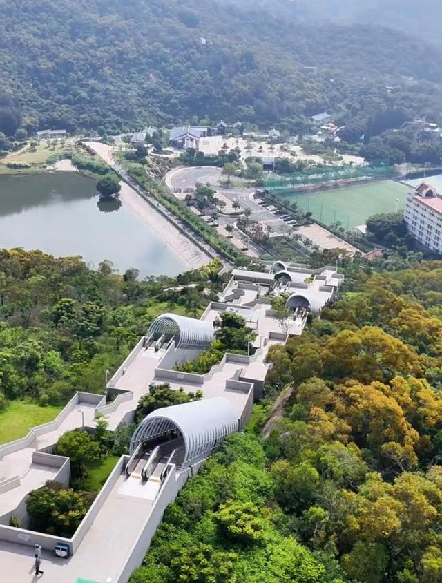 厦门植物园南门爬山电梯，海拔落差96米，登山瞰海的最美观景电梯