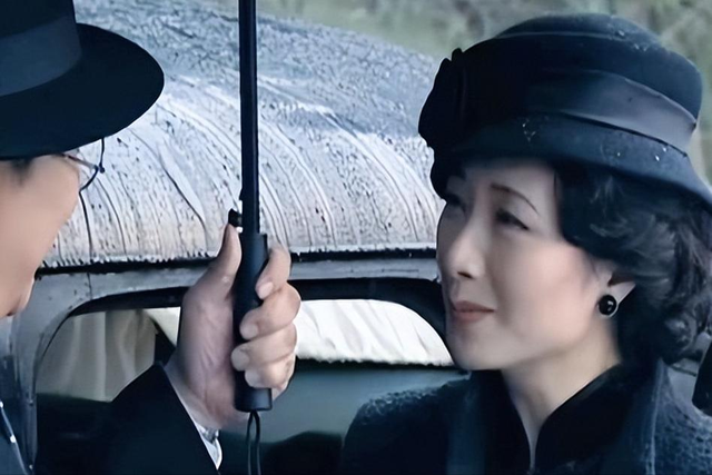 权色交易、陪睡上位，她压根不沾边，简直是娱圈的一股“清流”