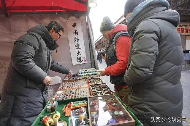 大量日本游客涌入北京，打着旅游幌子不去旅游不吃美食，为啥来？