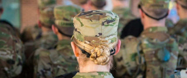10月30日凌晨，刚刚得知一女士兵在阵亡后被掀衣解裤侮辱？