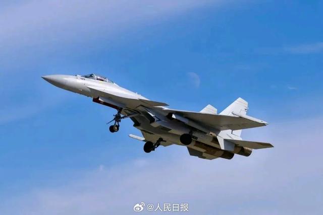 转存收藏！人民日报出图#当明月遇上国之重器#，浪漫又硬核↓↓