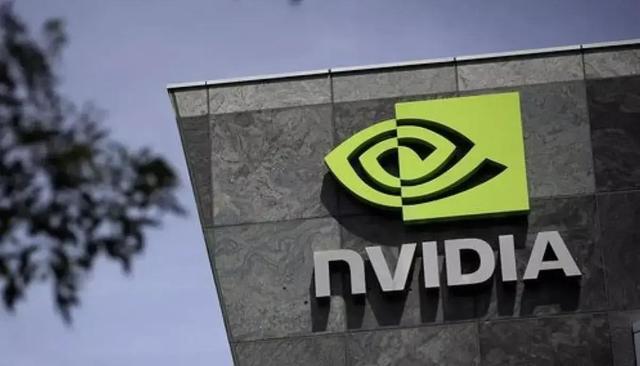 用国产替代国外芯片！黄仁勋高调“唱衰”美国AI，直言中国将赢！