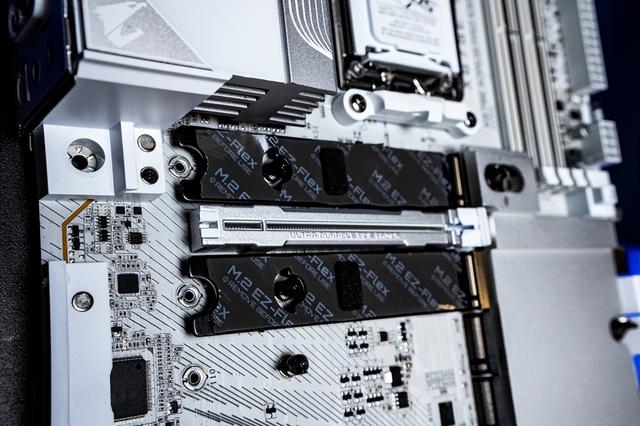 纯白旗舰新标杆!技嘉X870E X3D电竞冰雕主板性能首测