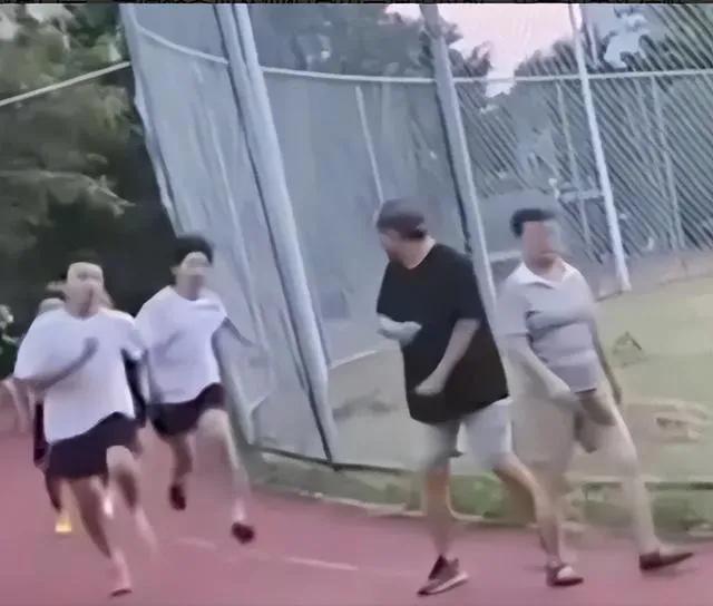 太嚣张了！湛江事件引众怒，网友：骨子里的坏，停发退休金
