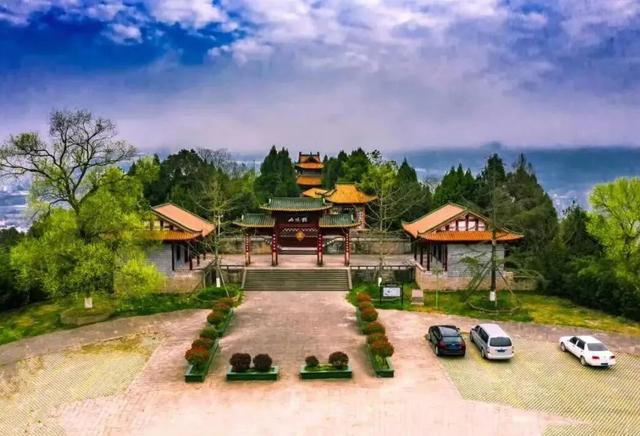 在剑阁，探索古迹与自然的完美之旅