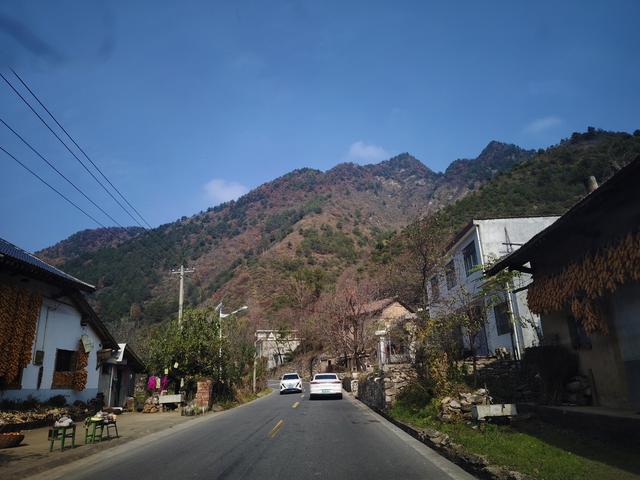 南行漫记：从卢氏走陕西S101红叶大道到南五台服务区露营