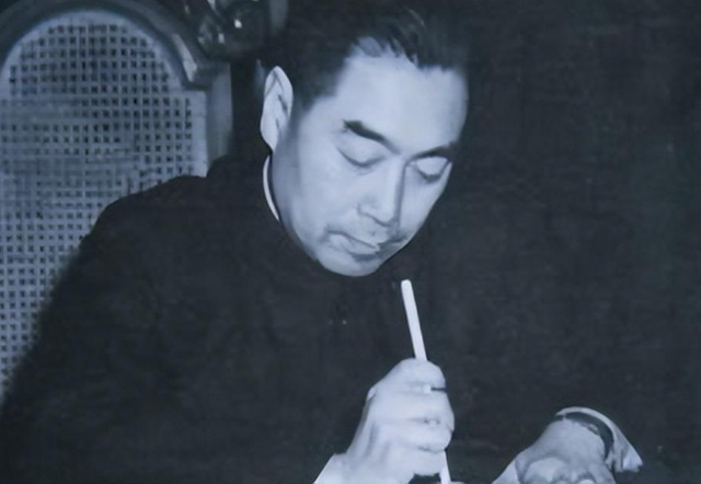 73年，毛主席想从军队里调一人当副主席，周总理立即心领神会