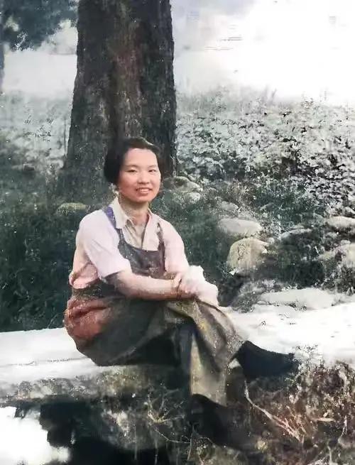 这才是烈士朱枫的真实的样貌,不是演员扮演,货真价实的罕见照片