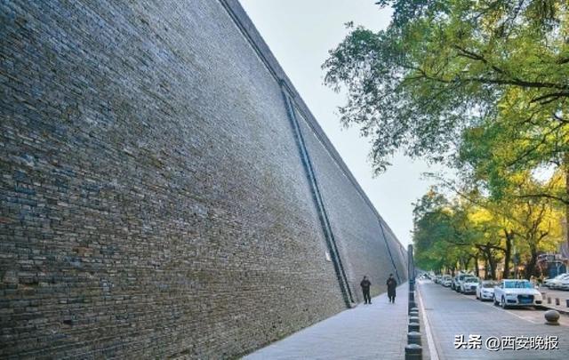 邂逅西安街巷里的唐诗，感受千年回响的悠悠文脉；长安风骨今犹在，半城文物半城诗