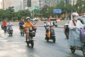 电动车半路突然爆胎怎么办？教你3个应急办法，实用不伤车图片