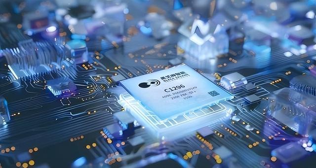 张召忠：美国就算一动不动，中国20年也追不上，中美差距那么大？