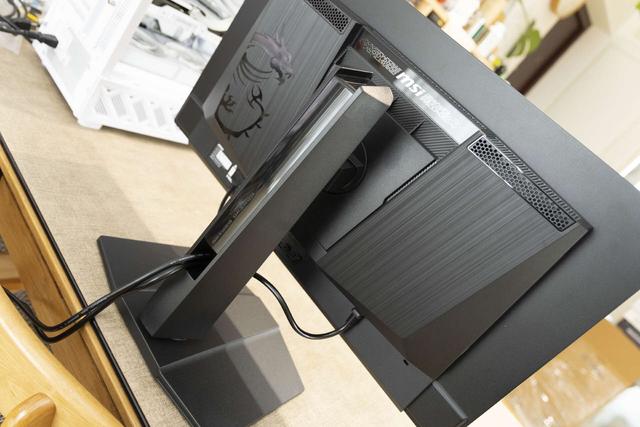 游戏玩家的顶级享受，微星电竞显示器MAG 272UP QD-OLED X24流光