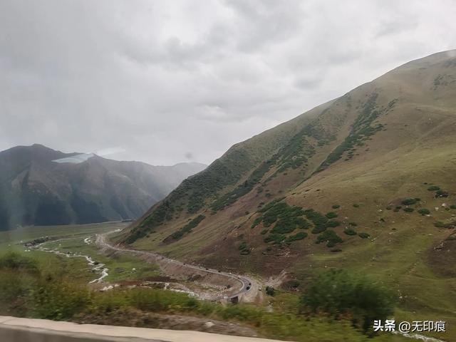 新疆之旅第三天:穿行于独库公路的北段,看沿途的崇山峻岭