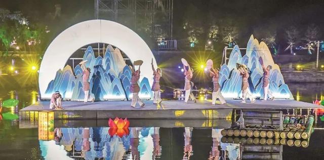 运城盐湖景区“盬湖新夜·飞天盛宴”首夜引爆运城