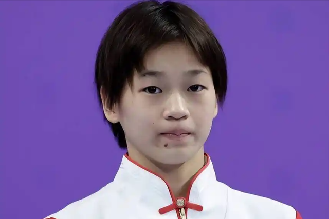 全红婵铜像进校园引热议，意外暴露她“真实处境”，令人心疼