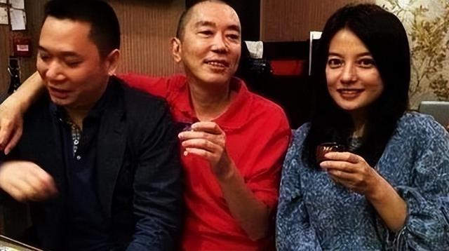 不是黄晓明！也不是马云！如今替赵薇收拾烂摊子的，竟是这个男人