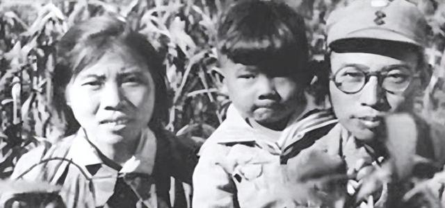 河南安阳火车站卖烟小伙被抓，审讯后暴露身份惊动全军，他是谁？