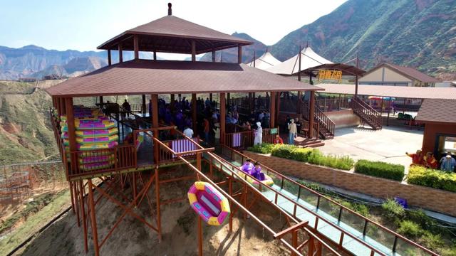 “西北最长”玻璃漂流项目落地兰州水墨丹霞旅游景区！