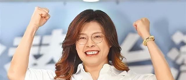 查了查郑丽文的老公，不查不知道，一查真是让我瞬间明白了许多！