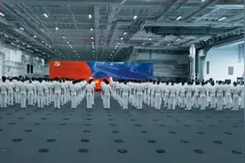 机库正式官宣，满排八万吨的福建舰，能容纳多少架歼35舰载机？图片