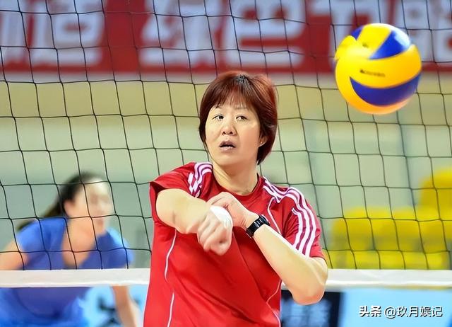 从“铁榔头”到“整容狂魔”，64岁郎平大变样，差一点都认不出来