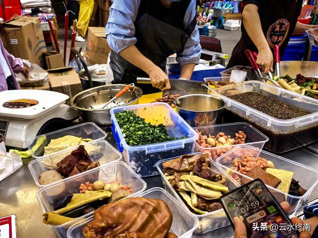 三峡边这样小城，爱了爱了：有独特美食烟火气，有万里长江第一梯