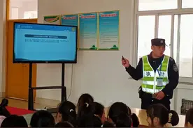 “遇到欺凌我们该怎么办？”182名法治副校长来上课！图片