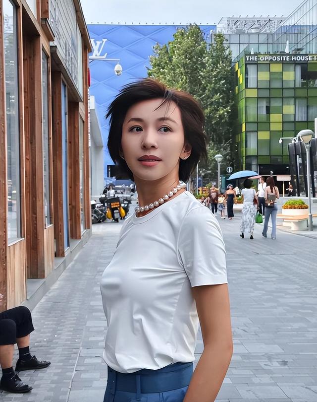 至今未婚的5位央视女主持，个个情史干净，最大52岁最小35岁