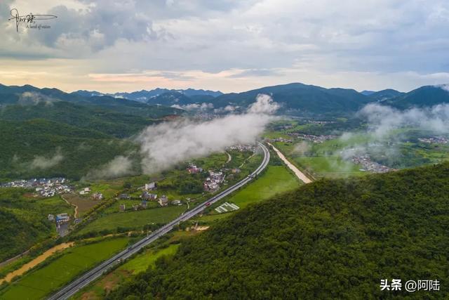 暴雨过后，高速公路上的美景呈现出别样的三部曲，有缘人才能得见